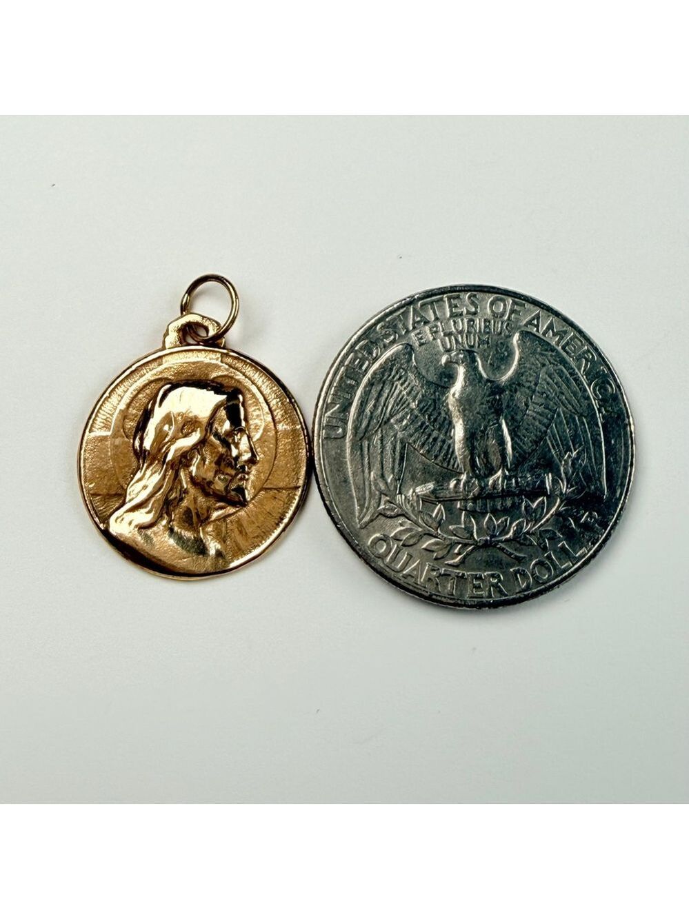 18K Yellow Gold Jesus Protection Religious Medallion Pendant Charm Necklace - Picture 6 of 9